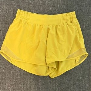 Hotty Hot 2.5” Lululemon yellow shorts